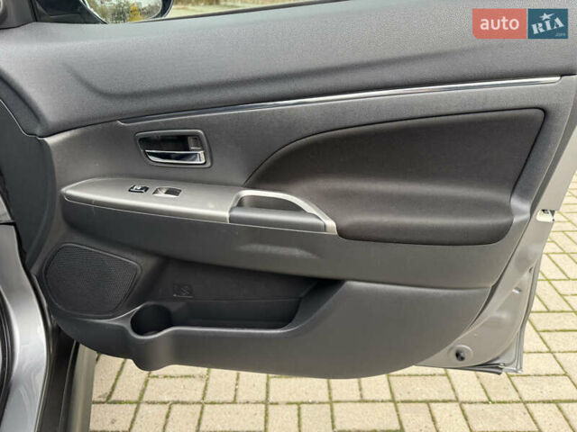 Серый Мицубиси Аутлендер, объемом двигателя 2 л и пробегом 45 тыс. км за 14000 $, фото 22 на Automoto.ua