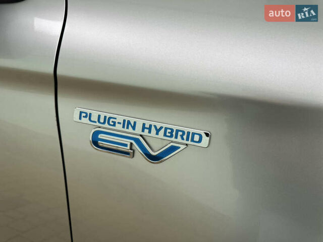 Серый Мицубиси Аутлендер, объемом двигателя 2 л и пробегом 80 тыс. км за 21800 $, фото 9 на Automoto.ua