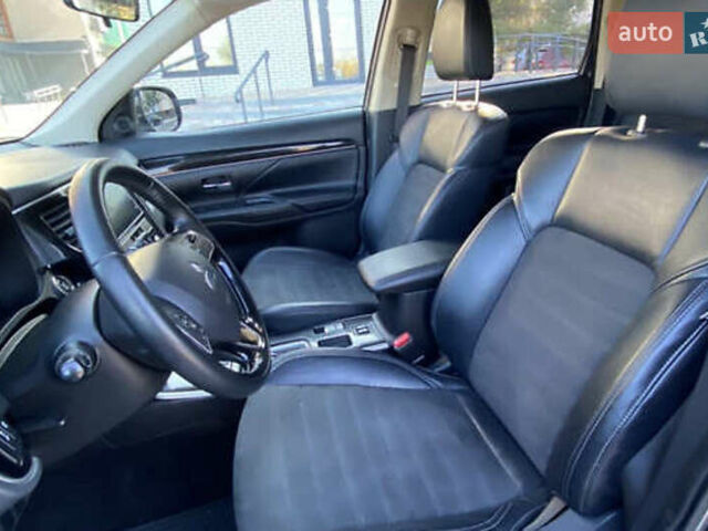 Серый Мицубиси Аутлендер, объемом двигателя 2.4 л и пробегом 133 тыс. км за 16000 $, фото 4 на Automoto.ua