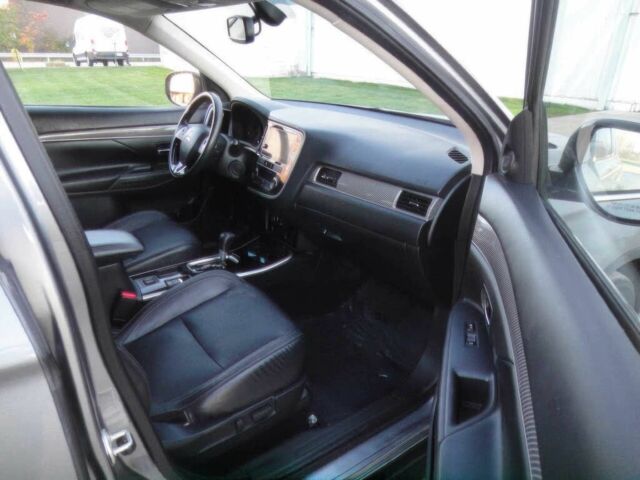 Серый Мицубиси Аутлендер, объемом двигателя 2.4 л и пробегом 42 тыс. км за 10400 $, фото 8 на Automoto.ua