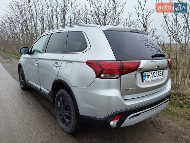 Серый Мицубиси Аутлендер, объемом двигателя 2.36 л и пробегом 101 тыс. км за 16400 $, фото 5 на Automoto.ua