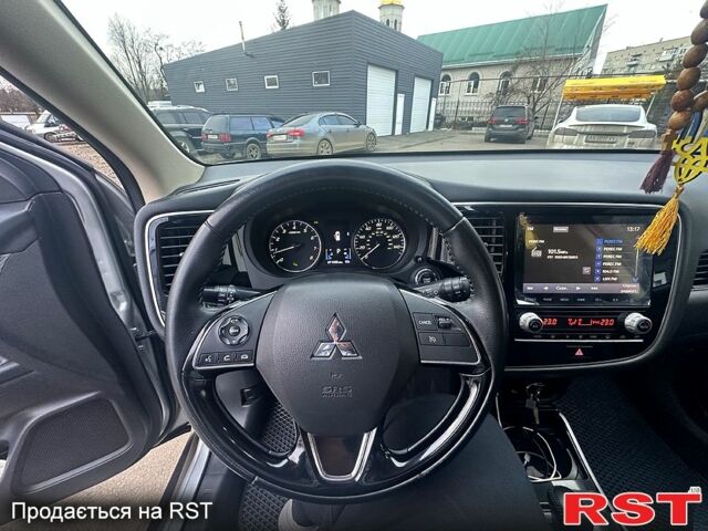 Серый Мицубиси Аутлендер, объемом двигателя 2.4 л и пробегом 115 тыс. км за 17000 $, фото 9 на Automoto.ua