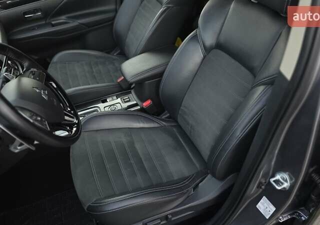 Мицубиси Аутлендер 2019 в Киеве на Automoto.ua Серый Мицубиси Аутлендер, объемом двигателя 2.4 л и пробегом 73 тыс. км за 20999 $, фото 27 на Automoto.ua