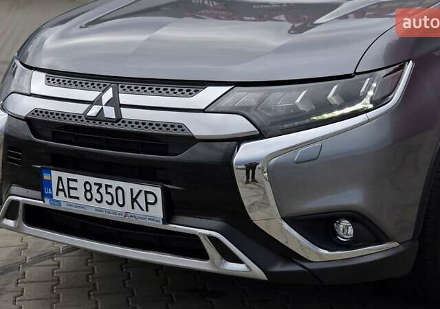 Мицубиси Аутлендер 2019 в Киеве на Automoto.ua Серый Мицубиси Аутлендер, объемом двигателя 2.4 л и пробегом 73 тыс. км за 20999 $, фото 4 на Automoto.ua