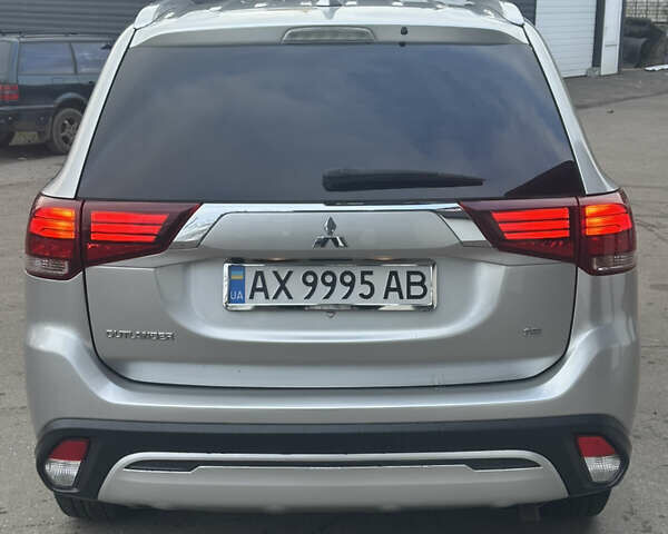 Серый Мицубиси Аутлендер, объемом двигателя 2.4 л и пробегом 115 тыс. км за 17500 $, фото 5 на Automoto.ua