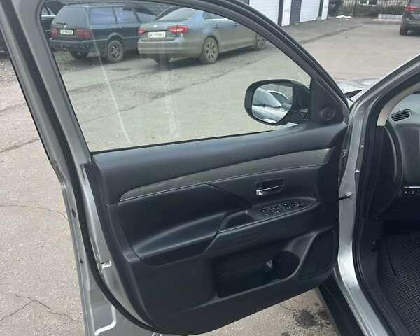 Серый Мицубиси Аутлендер, объемом двигателя 2.4 л и пробегом 115 тыс. км за 17500 $, фото 11 на Automoto.ua