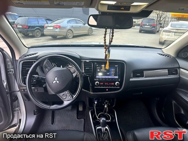 Серый Мицубиси Аутлендер, объемом двигателя 2.4 л и пробегом 115 тыс. км за 17000 $, фото 7 на Automoto.ua