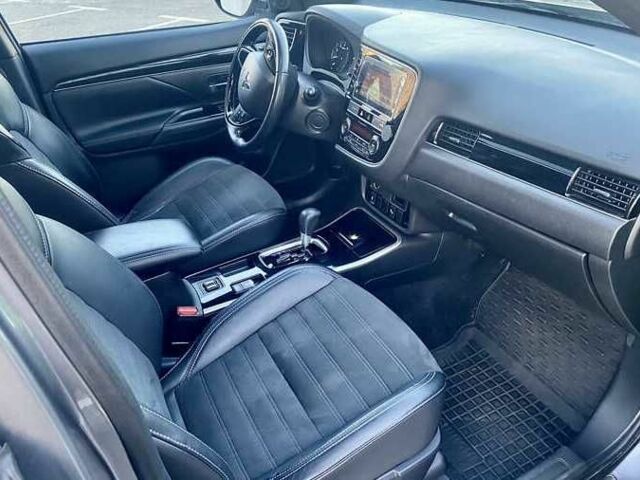 Серый Мицубиси Аутлендер, объемом двигателя 2.4 л и пробегом 93 тыс. км за 14600 $, фото 7 на Automoto.ua