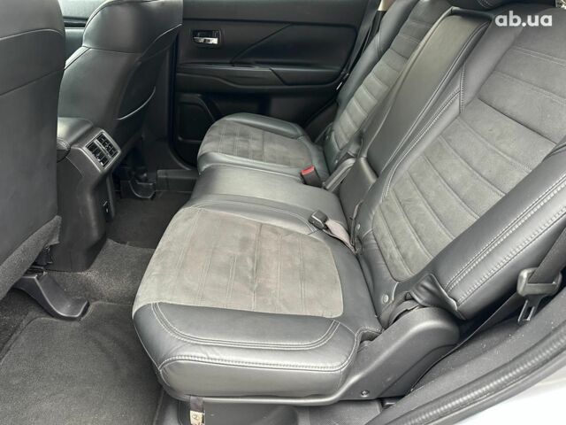 Серый Мицубиси Аутлендер, объемом двигателя 2.4 л и пробегом 131 тыс. км за 17440 $, фото 13 на Automoto.ua