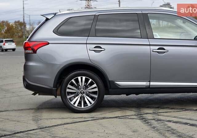 Мицубиси Аутлендер 2019 в Киеве на Automoto.ua Серый Мицубиси Аутлендер, объемом двигателя 2.4 л и пробегом 73 тыс. км за 20999 $, фото 15 на Automoto.ua