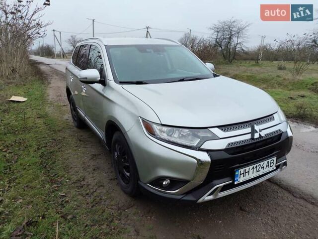 Серый Мицубиси Аутлендер, объемом двигателя 2.36 л и пробегом 101 тыс. км за 16400 $, фото 1 на Automoto.ua