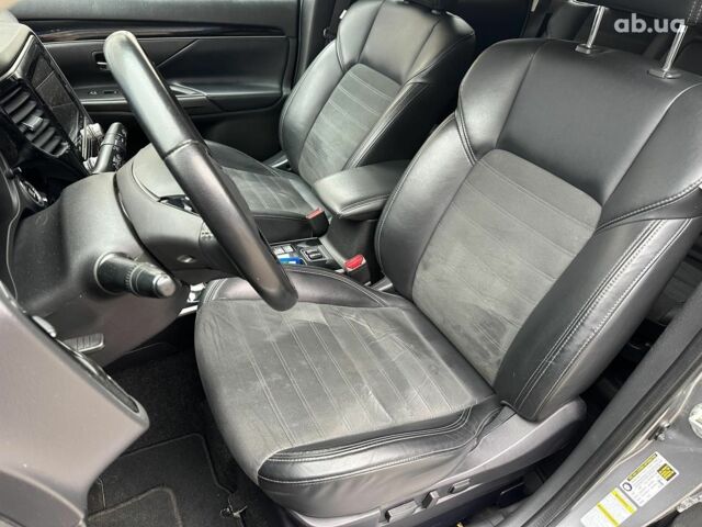 Серый Мицубиси Аутлендер, объемом двигателя 2.4 л и пробегом 131 тыс. км за 17440 $, фото 22 на Automoto.ua