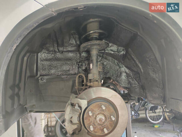 Серый Мицубиси Аутлендер, объемом двигателя 2.36 л и пробегом 135 тыс. км за 19200 $, фото 2 на Automoto.ua