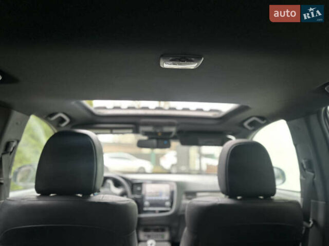 Серый Мицубиси Аутлендер, объемом двигателя 2 л и пробегом 80 тыс. км за 21800 $, фото 20 на Automoto.ua