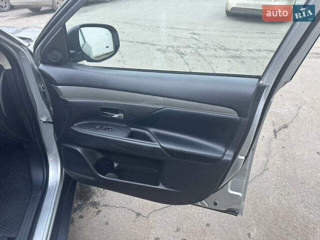 Серый Мицубиси Аутлендер, объемом двигателя 2.4 л и пробегом 115 тыс. км за 17500 $, фото 12 на Automoto.ua