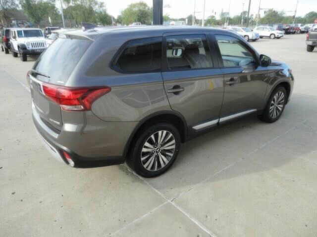 Серый Мицубиси Аутлендер, объемом двигателя 2.4 л и пробегом 38 тыс. км за 13200 $, фото 3 на Automoto.ua