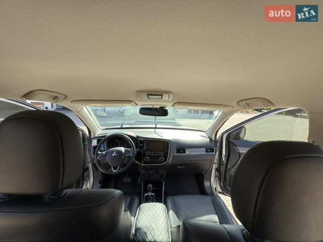 Серый Мицубиси Аутлендер, объемом двигателя 2.36 л и пробегом 123 тыс. км за 22000 $, фото 10 на Automoto.ua