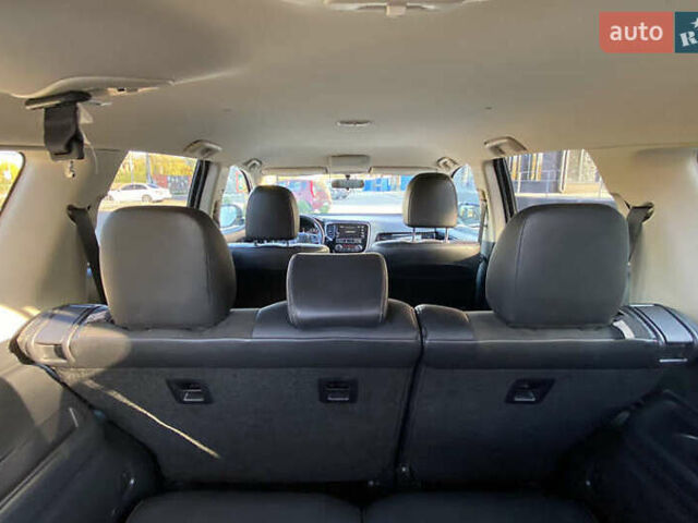 Серый Мицубиси Аутлендер, объемом двигателя 2.4 л и пробегом 133 тыс. км за 16000 $, фото 8 на Automoto.ua