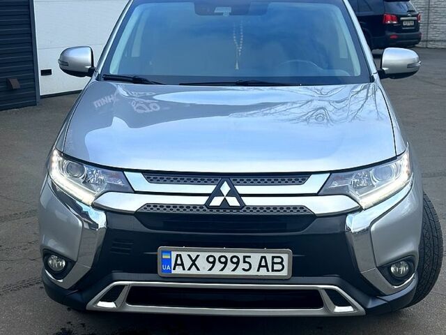 Серый Мицубиси Аутлендер, объемом двигателя 2.4 л и пробегом 115 тыс. км за 17000 $, фото 1 на Automoto.ua
