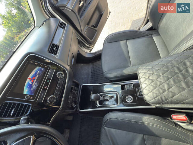 Серый Мицубиси Аутлендер, объемом двигателя 2.36 л и пробегом 123 тыс. км за 22000 $, фото 12 на Automoto.ua