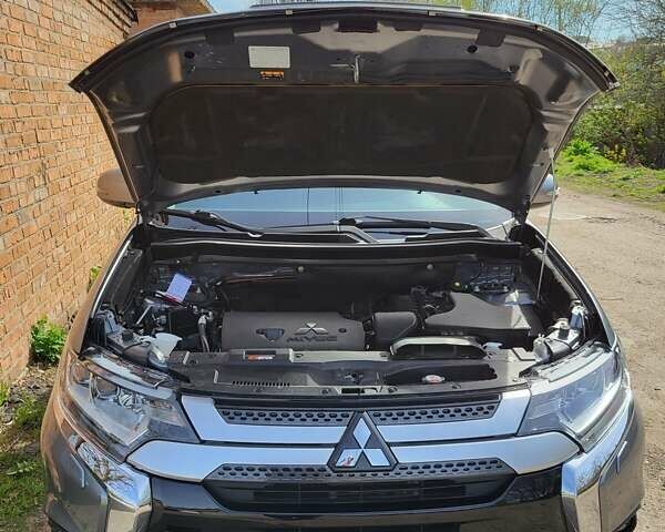 Серый Мицубиси Аутлендер, объемом двигателя 2.36 л и пробегом 125 тыс. км за 15500 $, фото 8 на Automoto.ua