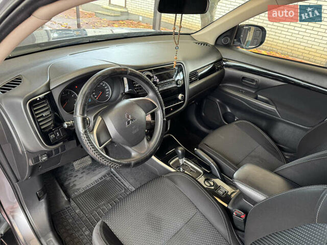 Серый Мицубиси Аутлендер, объемом двигателя 2 л и пробегом 137 тыс. км за 16500 $, фото 9 на Automoto.ua