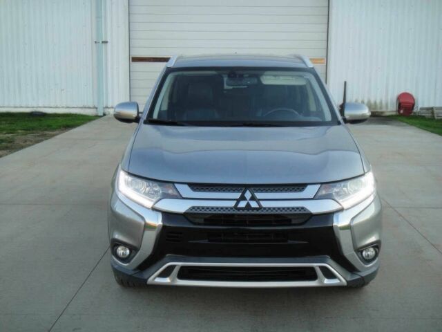 Серый Мицубиси Аутлендер, объемом двигателя 2.4 л и пробегом 42 тыс. км за 10400 $, фото 1 на Automoto.ua
