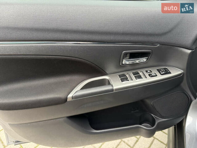 Серый Мицубиси Аутлендер, объемом двигателя 2 л и пробегом 45 тыс. км за 14000 $, фото 25 на Automoto.ua