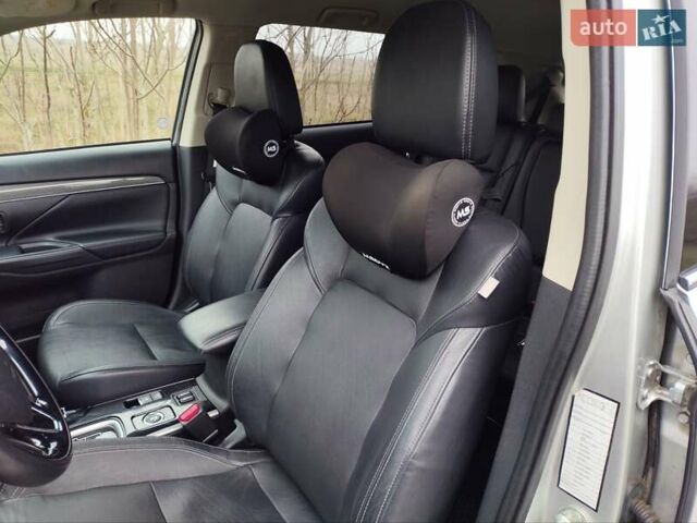 Серый Мицубиси Аутлендер, объемом двигателя 2.36 л и пробегом 101 тыс. км за 16400 $, фото 23 на Automoto.ua