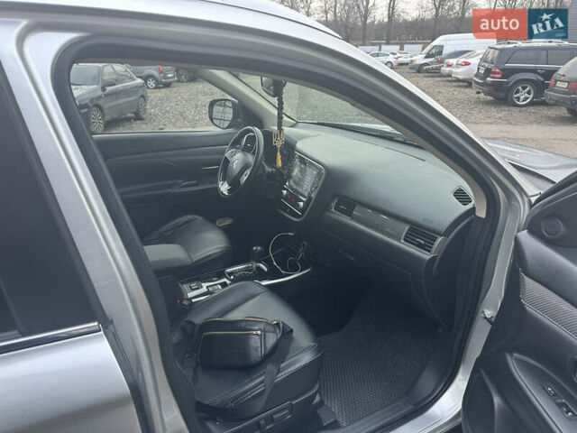 Серый Мицубиси Аутлендер, объемом двигателя 2.4 л и пробегом 115 тыс. км за 17500 $, фото 9 на Automoto.ua