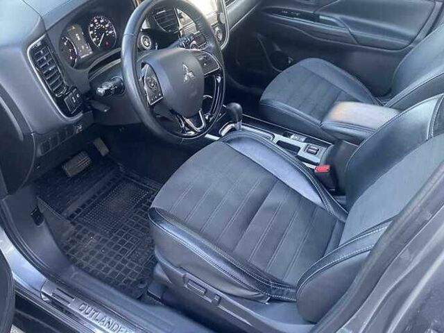 Серый Мицубиси Аутлендер, объемом двигателя 2.4 л и пробегом 93 тыс. км за 14600 $, фото 2 на Automoto.ua