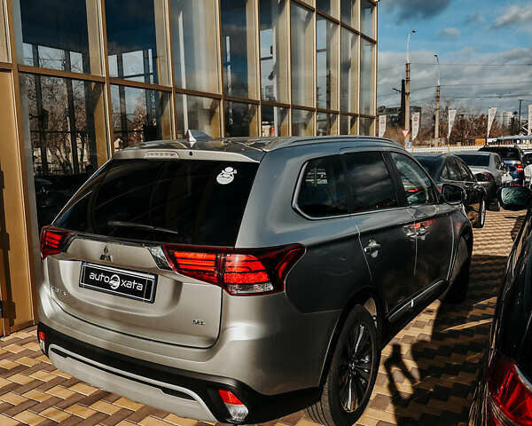 Серый Мицубиси Аутлендер, объемом двигателя 2.4 л и пробегом 95 тыс. км за 16500 $, фото 3 на Automoto.ua