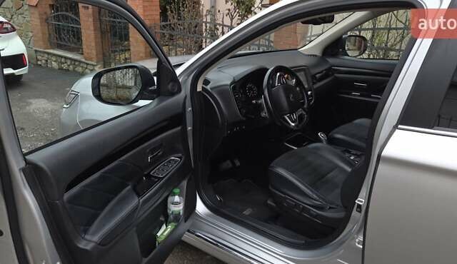 Серый Мицубиси Аутлендер, объемом двигателя 2.4 л и пробегом 174 тыс. км за 27300 $, фото 6 на Automoto.ua