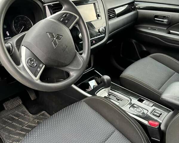 Сірий Міцубісі Аутлендер, об'ємом двигуна 2.36 л та пробігом 91 тис. км за 21150 $, фото 4 на Automoto.ua
