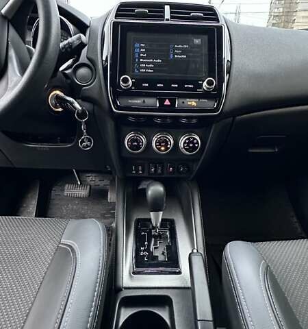 Серый Мицубиси Аутлендер, объемом двигателя 2 л и пробегом 70 тыс. км за 16899 $, фото 25 на Automoto.ua