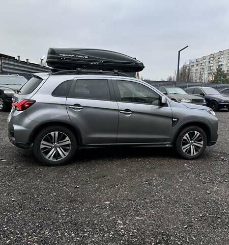 Серый Мицубиси Аутлендер, объемом двигателя 2 л и пробегом 70 тыс. км за 16899 $, фото 2 на Automoto.ua