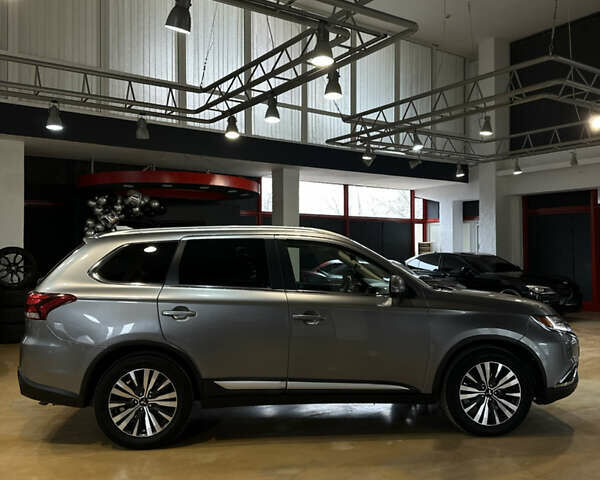 Серый Мицубиси Аутлендер, объемом двигателя 2.36 л и пробегом 130 тыс. км за 17300 $, фото 1 на Automoto.ua