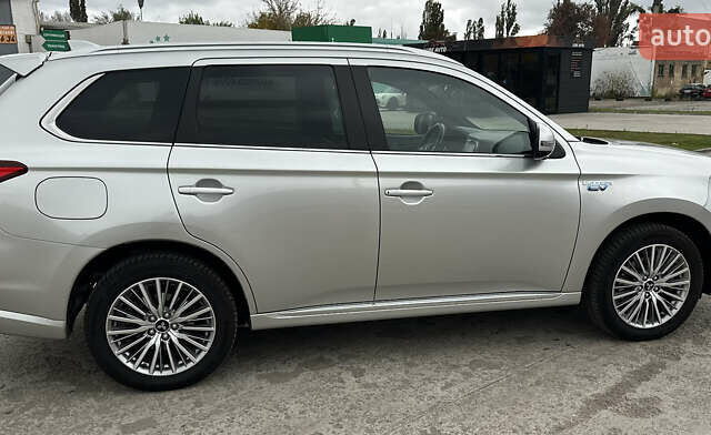 Сірий Міцубісі Аутлендер, об'ємом двигуна 2.36 л та пробігом 179 тис. км за 24950 $, фото 6 на Automoto.ua