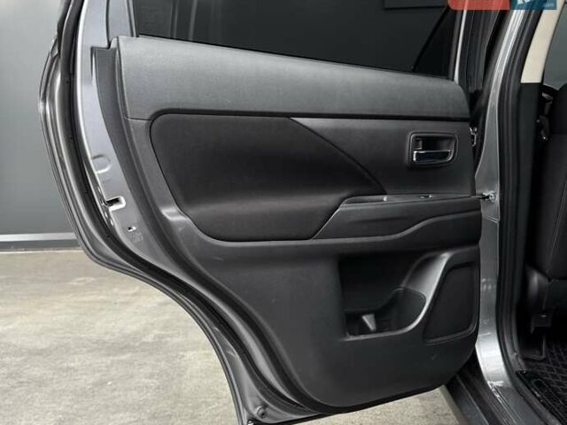 Серый Мицубиси Аутлендер, объемом двигателя 2 л и пробегом 91 тыс. км за 19000 $, фото 28 на Automoto.ua