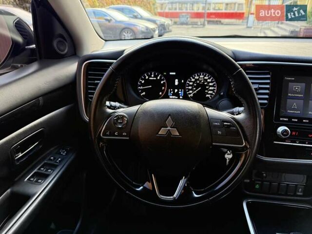 Серый Мицубиси Аутлендер, объемом двигателя 2.36 л и пробегом 136 тыс. км за 15000 $, фото 13 на Automoto.ua