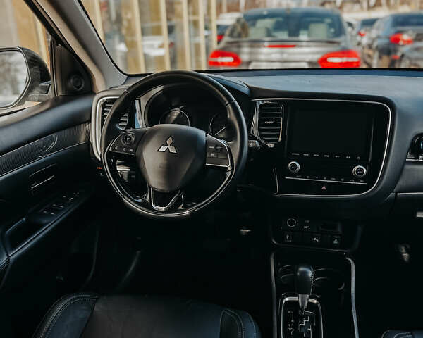 Серый Мицубиси Аутлендер, объемом двигателя 2.4 л и пробегом 95 тыс. км за 16500 $, фото 7 на Automoto.ua