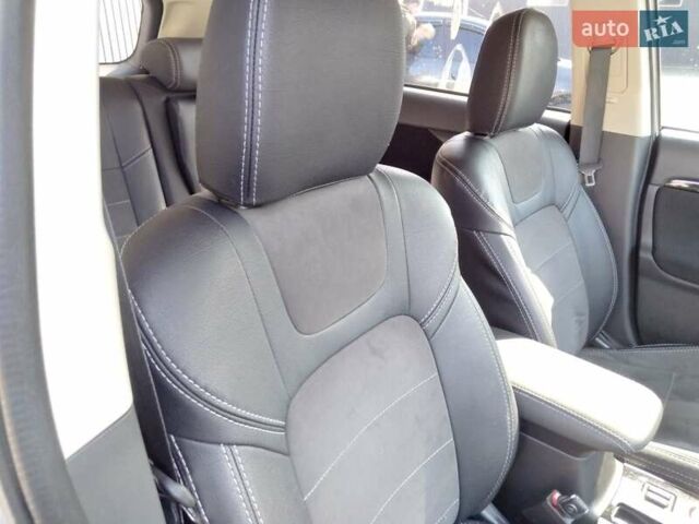 Серый Мицубиси Аутлендер, объемом двигателя 2 л и пробегом 32 тыс. км за 21000 $, фото 5 на Automoto.ua