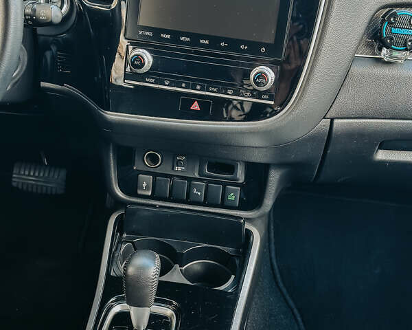 Серый Мицубиси Аутлендер, объемом двигателя 2.4 л и пробегом 95 тыс. км за 16500 $, фото 9 на Automoto.ua