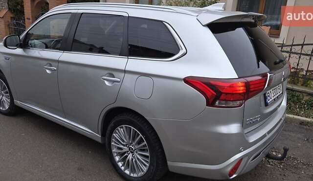 Серый Мицубиси Аутлендер, объемом двигателя 2.4 л и пробегом 174 тыс. км за 27300 $, фото 3 на Automoto.ua