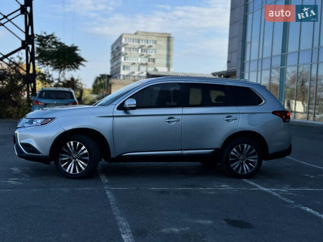 Міцубісі Аутлендер 2020 у Дніпро (Дніпропетровську) на Automoto.ua Сірий Міцубісі Аутлендер, об'ємом двигуна 2.36 л та пробігом 29 тис. км за 25500 $, фото 9 на Automoto.ua