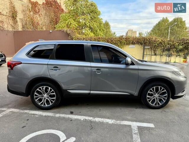 Серый Мицубиси Аутлендер, объемом двигателя 2.36 л и пробегом 136 тыс. км за 14900 $, фото 7 на Automoto.ua