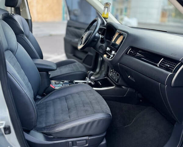 Міцубісі Аутлендер 2020 у Дніпро (Дніпропетровську) на Automoto.ua Сірий Міцубісі Аутлендер, об'ємом двигуна 2.36 л та пробігом 29 тис. км за 25500 $, фото 35 на Automoto.ua