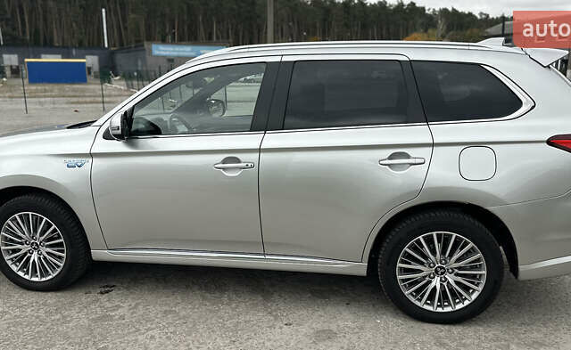 Сірий Міцубісі Аутлендер, об'ємом двигуна 2.36 л та пробігом 179 тис. км за 24950 $, фото 10 на Automoto.ua