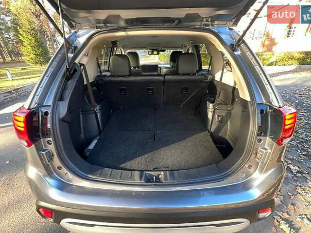 Серый Мицубиси Аутлендер, объемом двигателя 2.4 л и пробегом 120 тыс. км за 23200 $, фото 15 на Automoto.ua