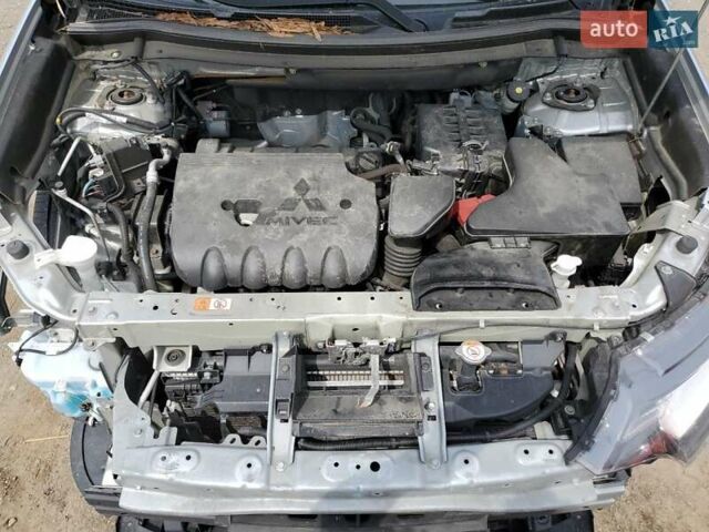 Серый Мицубиси Аутлендер, объемом двигателя 2.36 л и пробегом 160 тыс. км за 2900 $, фото 12 на Automoto.ua